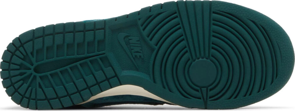 Nike Dunk Low Green Velvet Wmns
