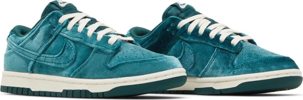 Nike Dunk Low Green Velvet Wmns